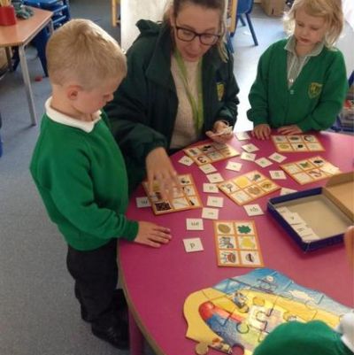 Read: to read a 'yellow level' book.